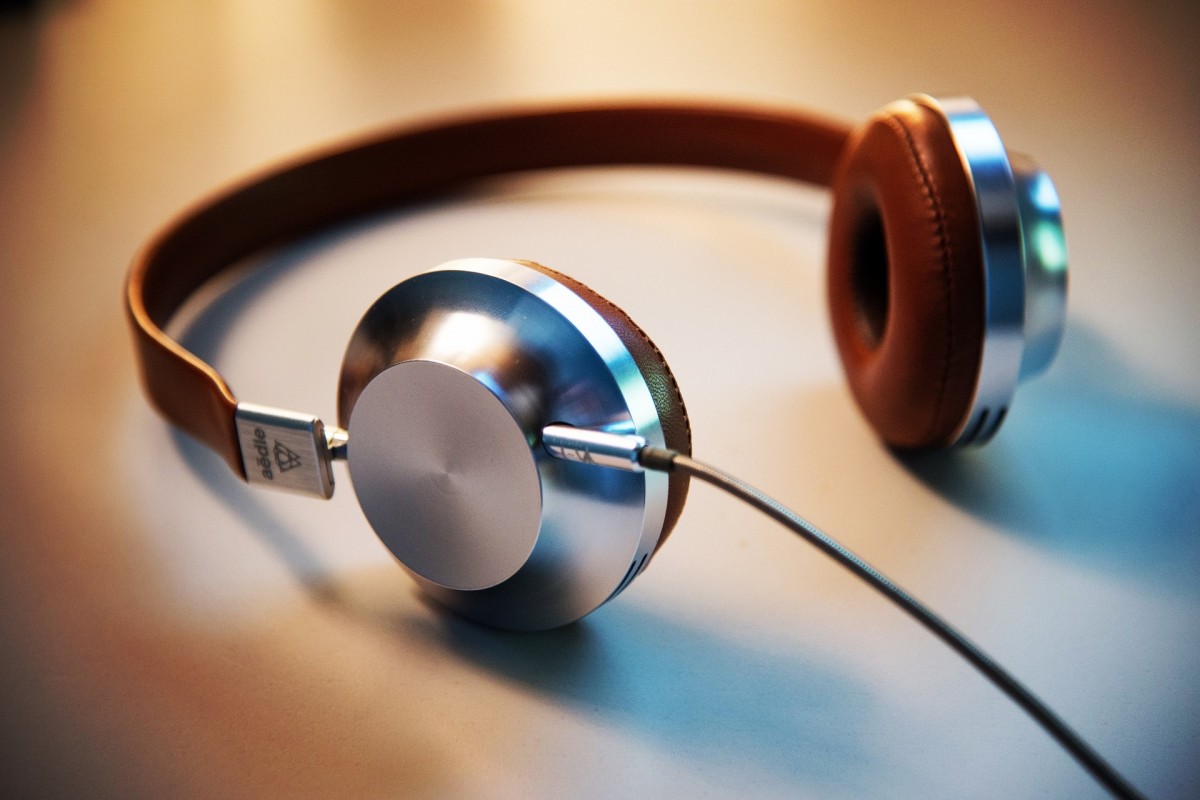 headphones-2591890 1920 headphones-2591890 1920