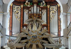 Suhl Kreuzkirche Orgel (2) | Foto: Bild: Hans-Jörg Gemeinholzer . https://commons.m.wikimedia.org/wiki/File:Suhl_Kreuzkirche_Orgel_(2).JPG